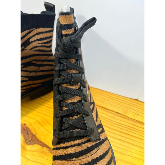 Sofft Women’s 11
Knit Tiger Stripe Combat Boots Lace-Up Chunky Sole Ne - Picture 2 of 5